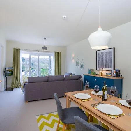 Idyllic Retreat With Panoramic Views By Letmestay Ambleside