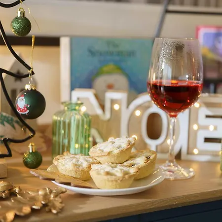 Idyllic Retreat With Panoramic Views By Letmestay